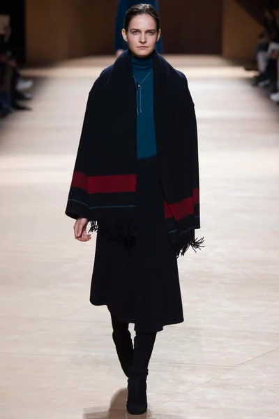 Look 18